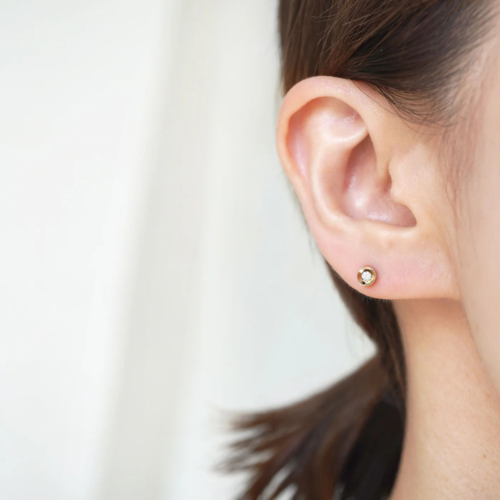 Spot Single 18K & 10K Earring w. 2,5mm Diamond
