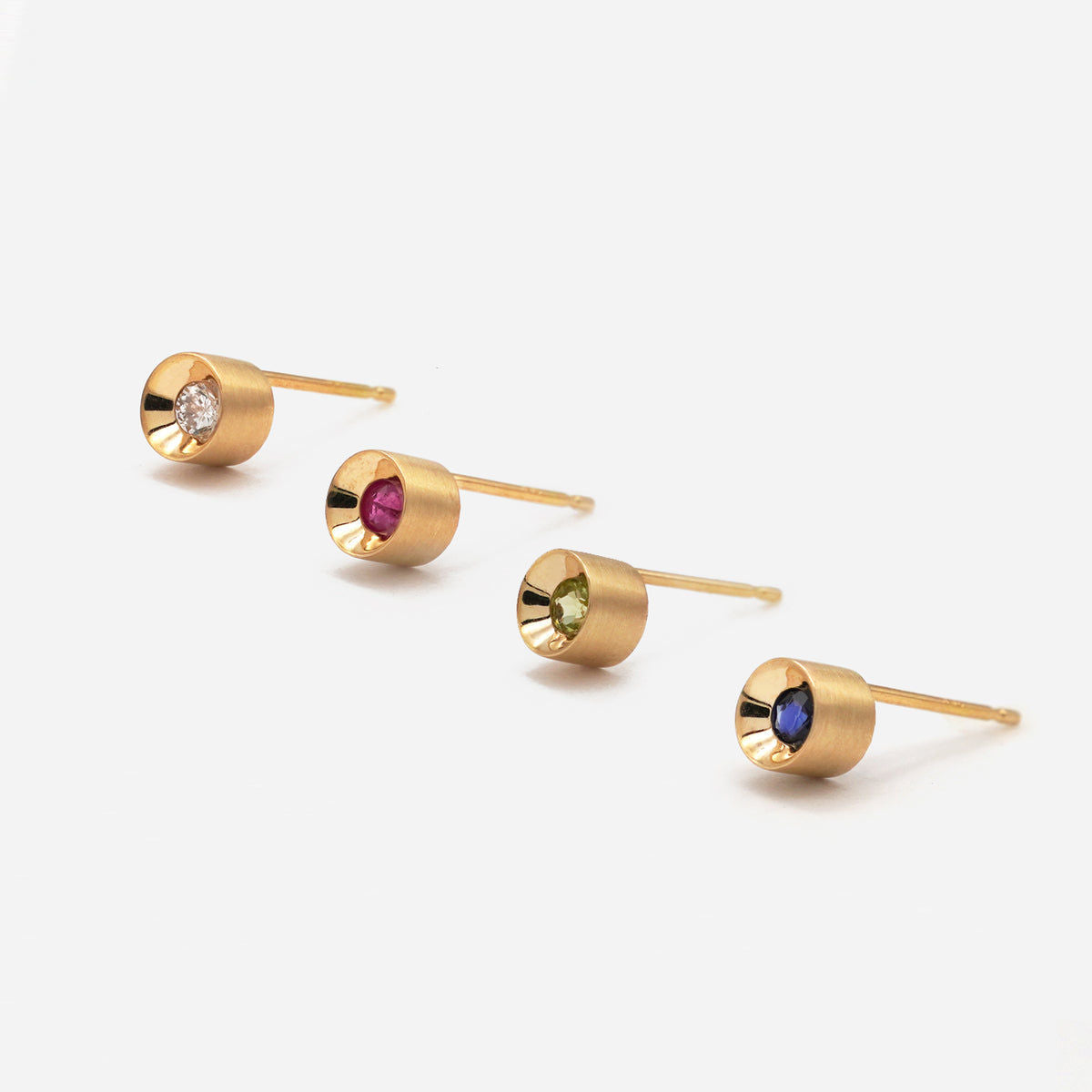 Spot Single 18K & 10K Earring w. 2,5mm Emerald