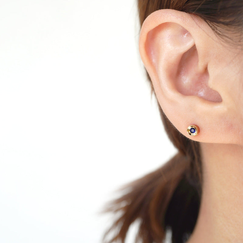 Spot Single 18K & 10K Earring w. 2,5mm Sapphire