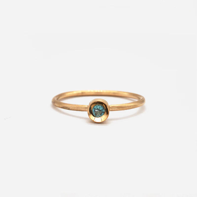 Spot 10K Gold Ring w. Aquamarine