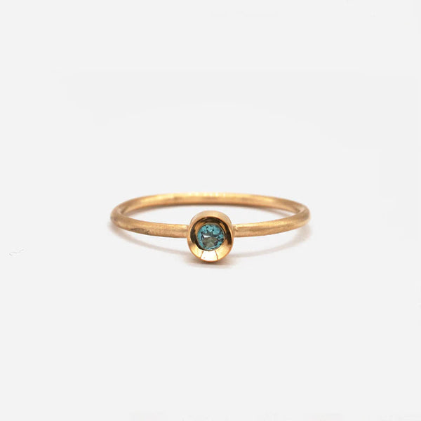 Spot Ring 10K Gold Ring w. Aquamarine