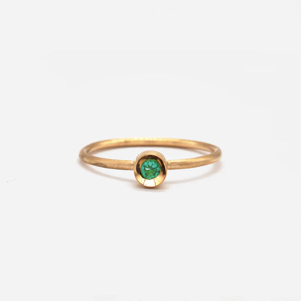 Spot 10K Guld Ring m. Smaragd