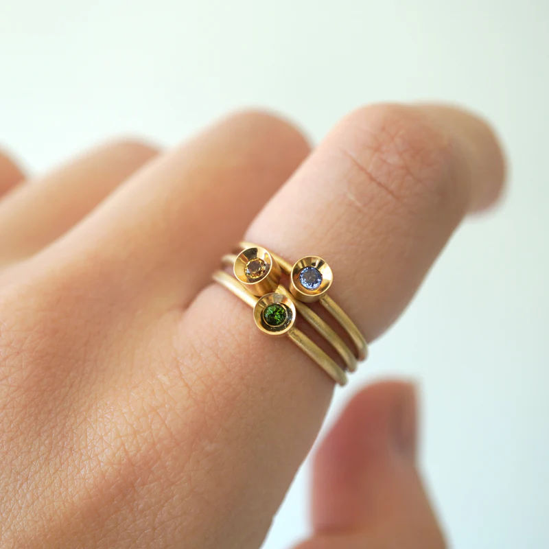 Spot 10K Guld Ring m. Smaragd
