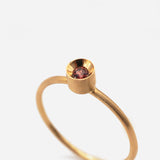 Spot Ring 10K Gold Ring w. Garnet