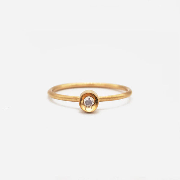 Spot Ring 10K Gold Ring w. Moonstone