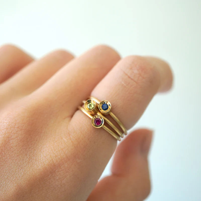 Spot Ring 10K Gold Ring w. Ruby