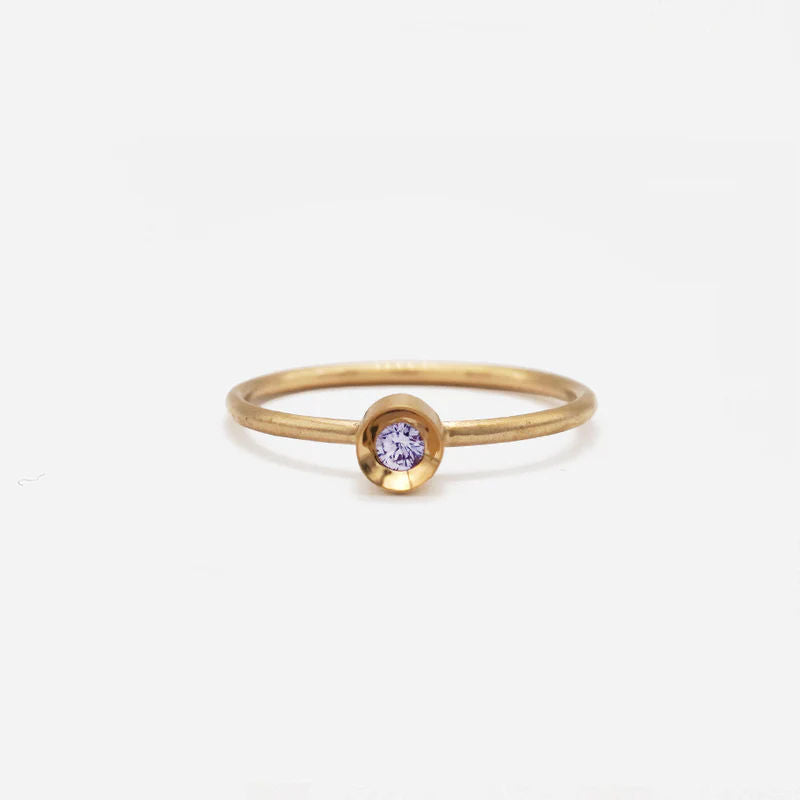 Spot Ring 10K Gold Ring w. Tanzanite