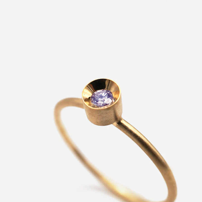 Spot Ring 10K Gold Ring w. Tanzanite