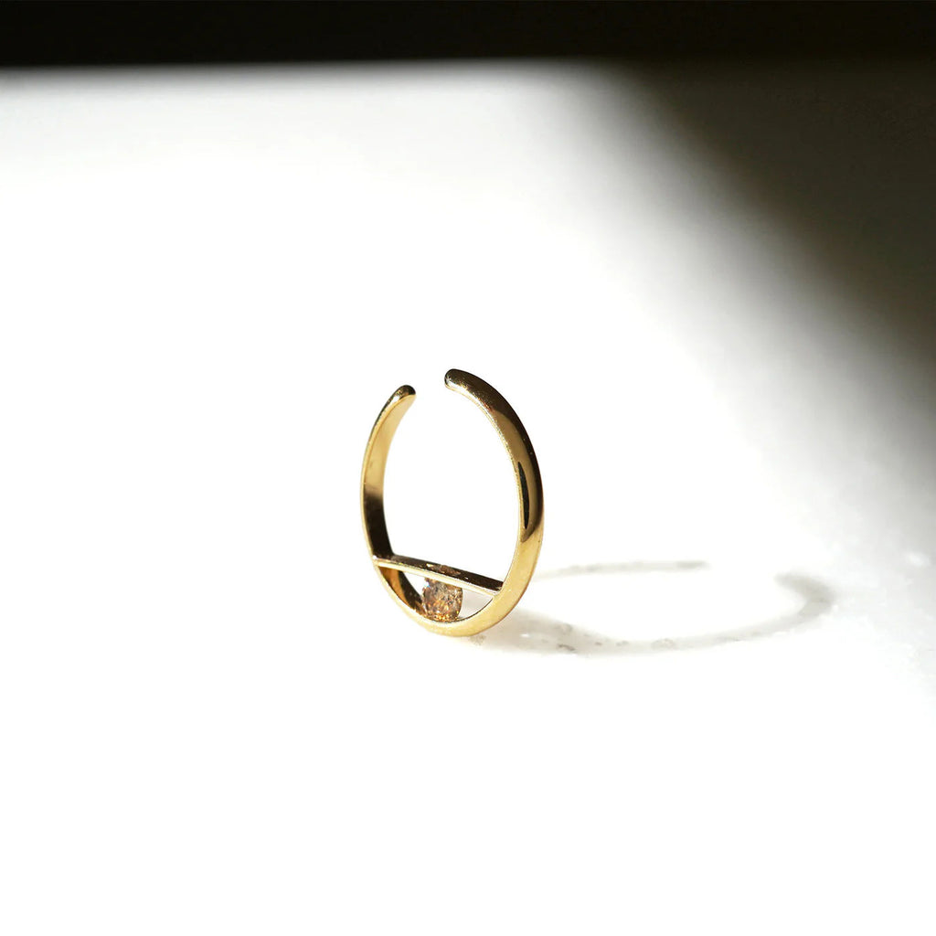 Tip S 18K Gold Ear Cuff w. Diamond