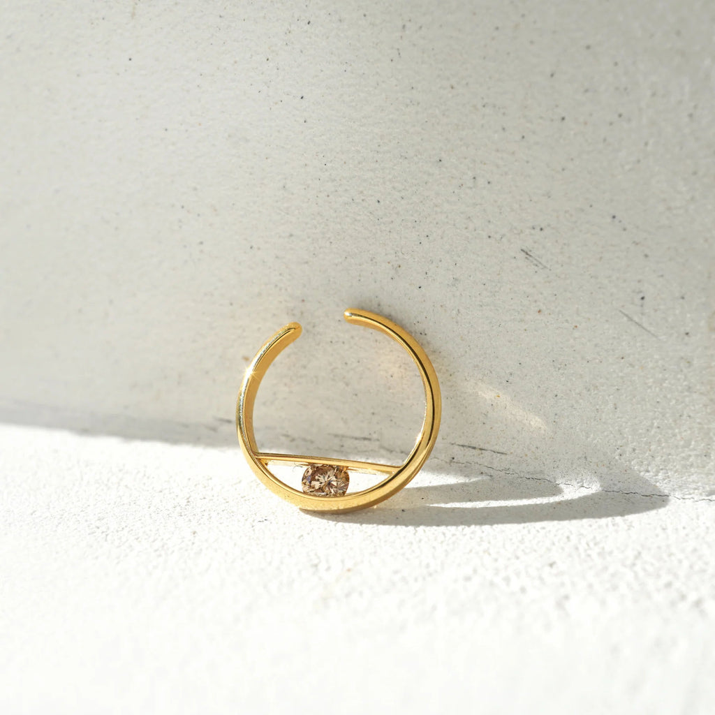 Tip S 18K Gold Ear Cuff w. Diamond