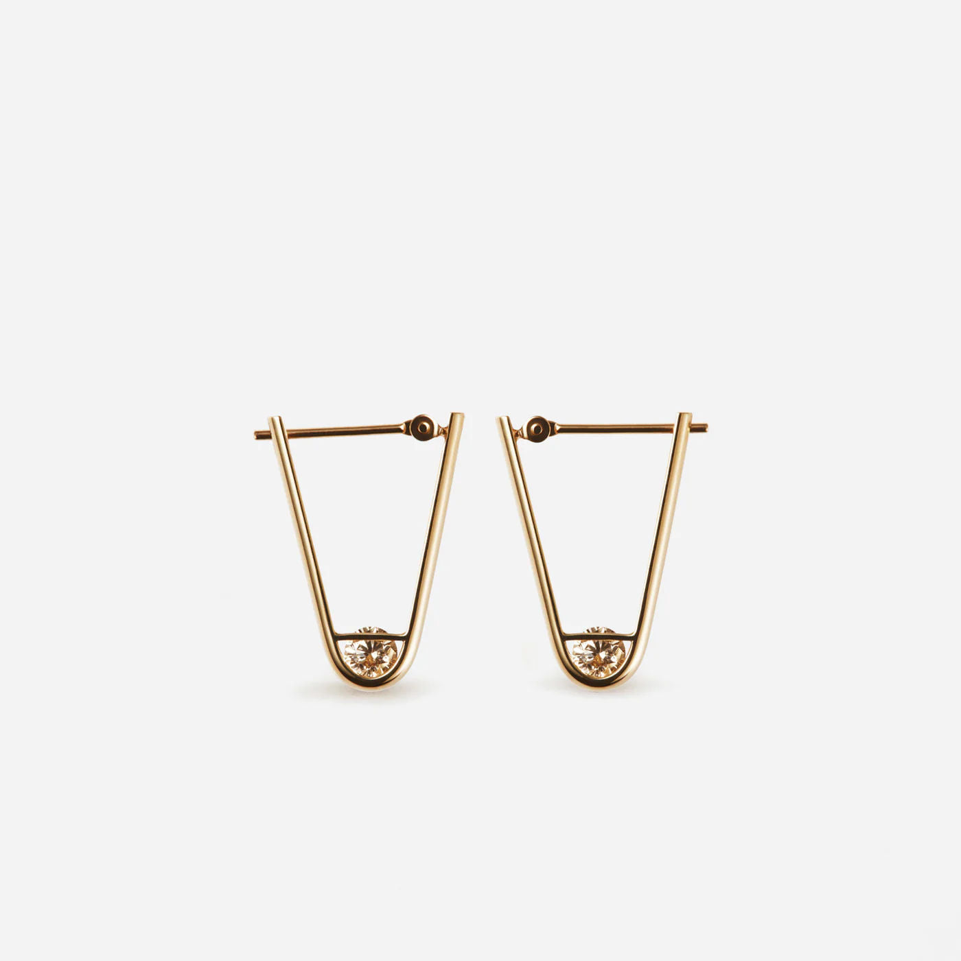 Tip L 18K Gold Earring w. Diamonds