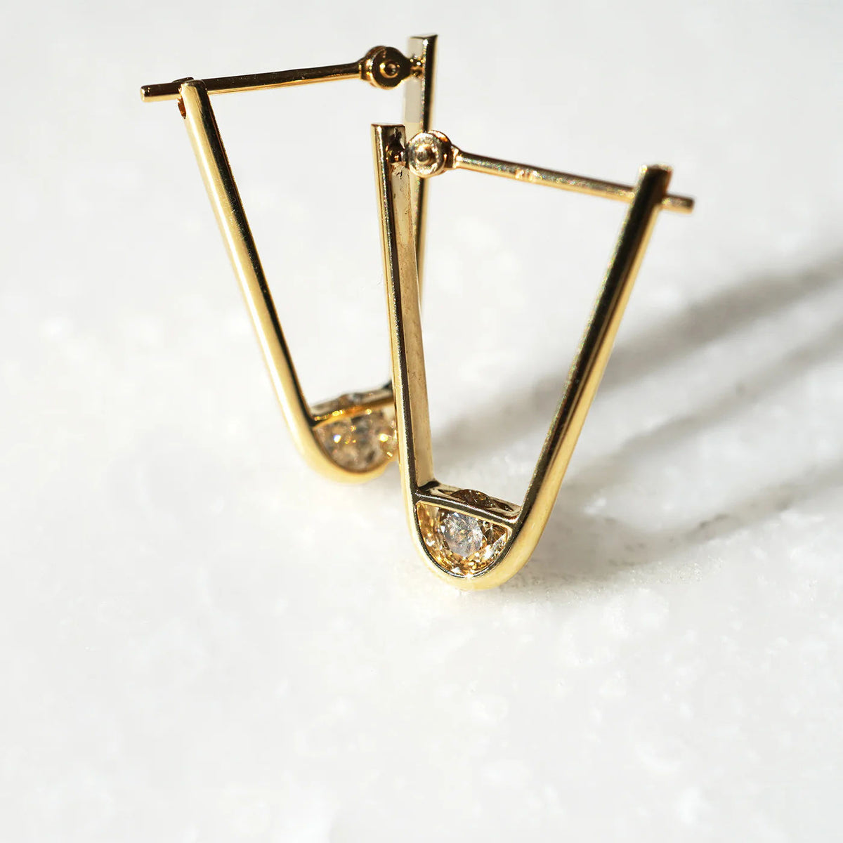 Tipp l 18K Gold Ohrring w. Diamanten