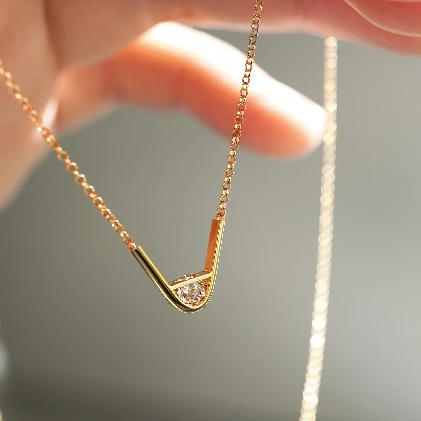 Tip 18K Gold Necklace w. Diamond