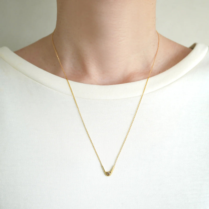 Tip 10K Gold Necklace w. Diamond