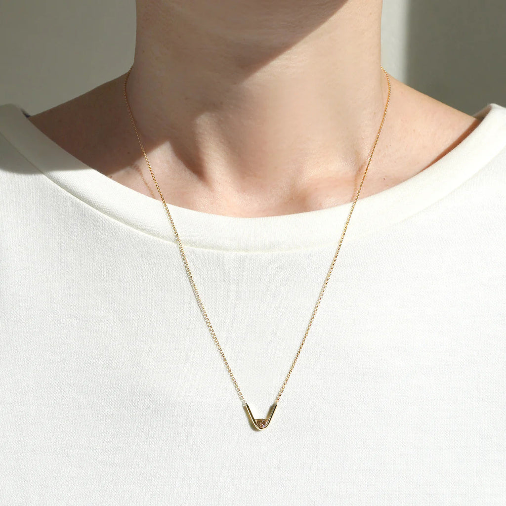 Tip 18K Gold Necklace w. Diamond