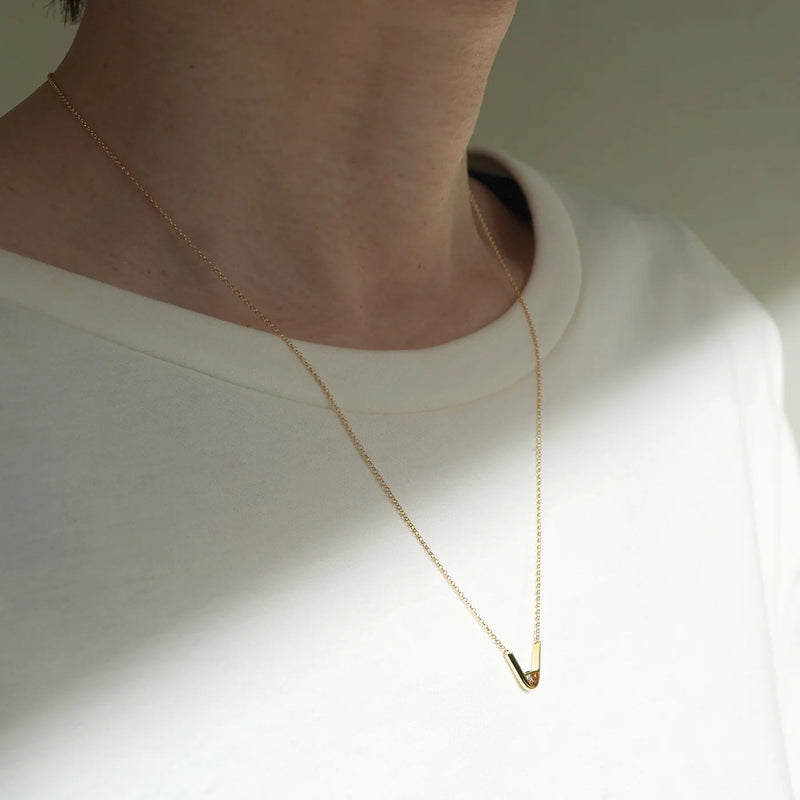 Tip 10K Gold Necklace w. Diamond