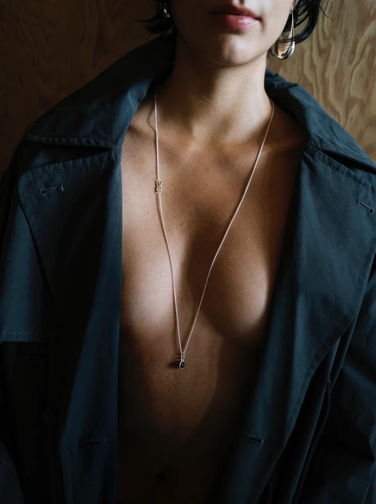 Ample Flight 18K Gold Necklace w. Diamond