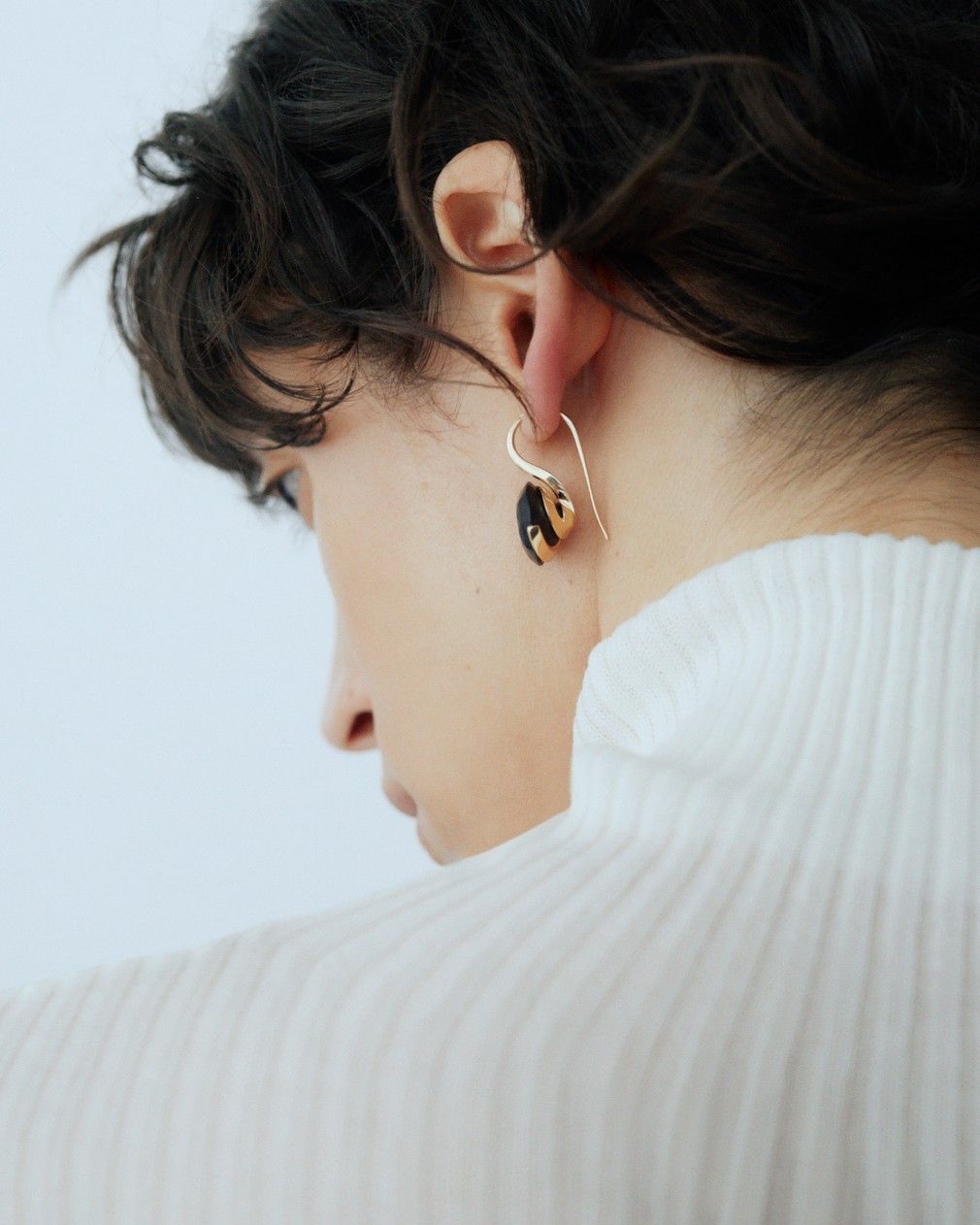 Meadow 18K Gold Earring w. 7ct Mpingo Wood