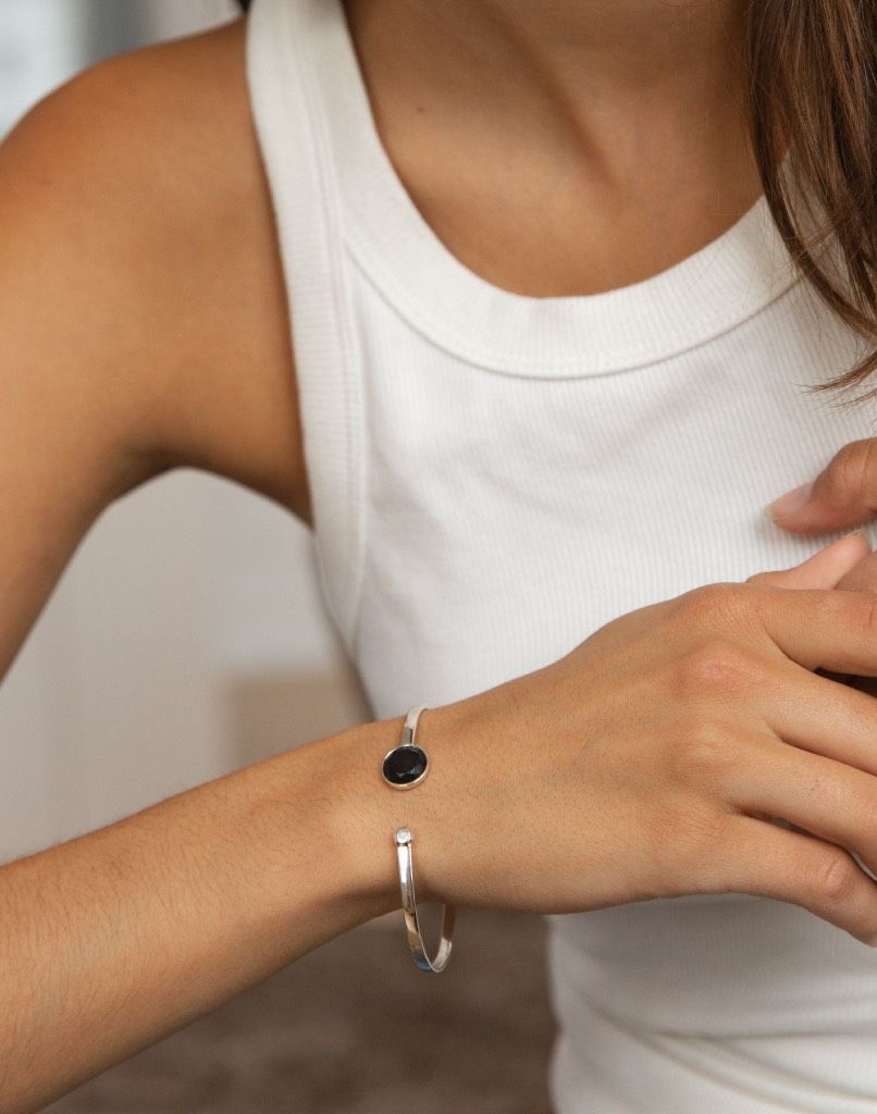 Fine Incisions Silver Bracelet w. Diamond