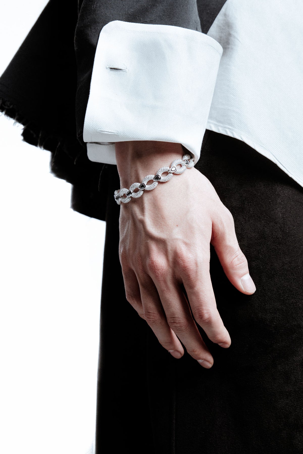 Magnet Rhodium Plated Silver Bracelet w. Moissanite