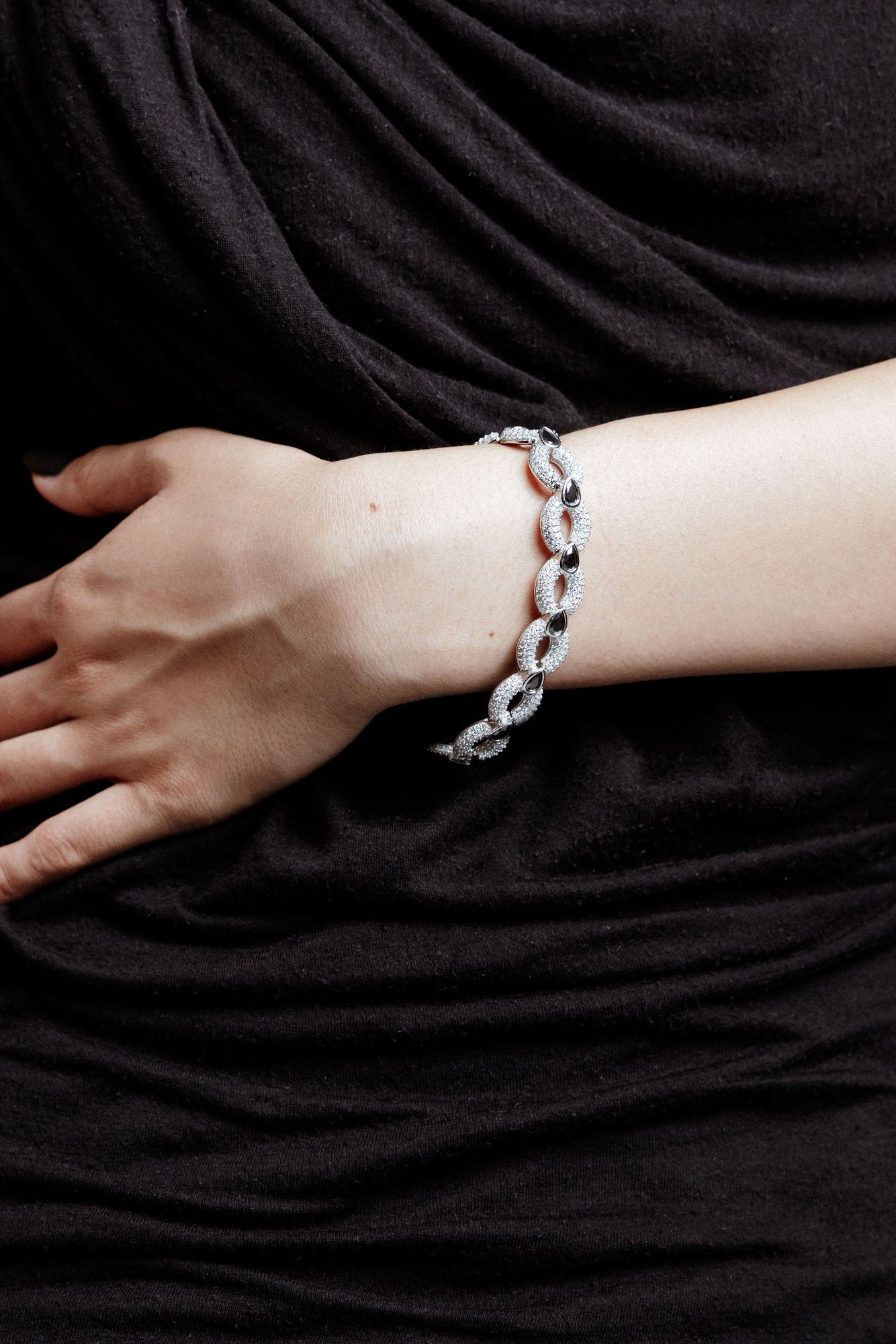 Magnet Rhodium Plated Silver Bracelet w. Moissanite