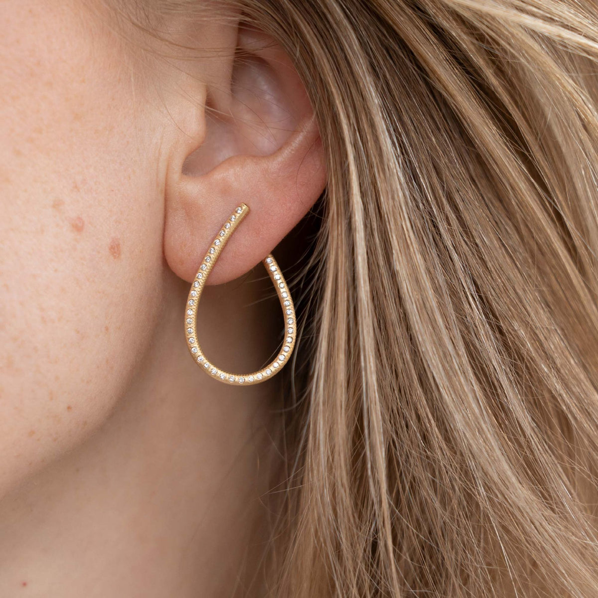 Kharisma Galaxy Medium 18K Gold Earrings w. Diamond