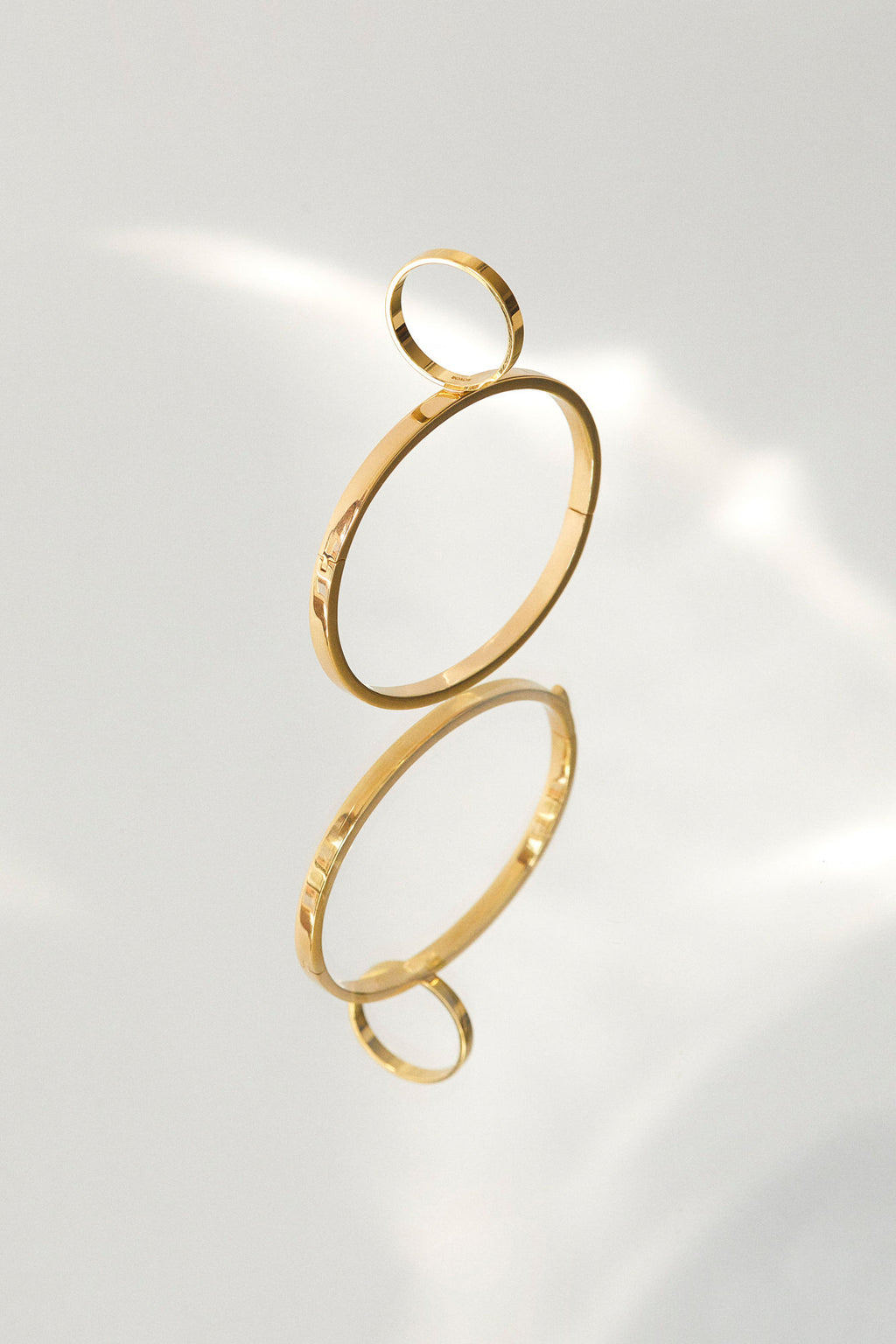 Essential 18K Gold Bangle