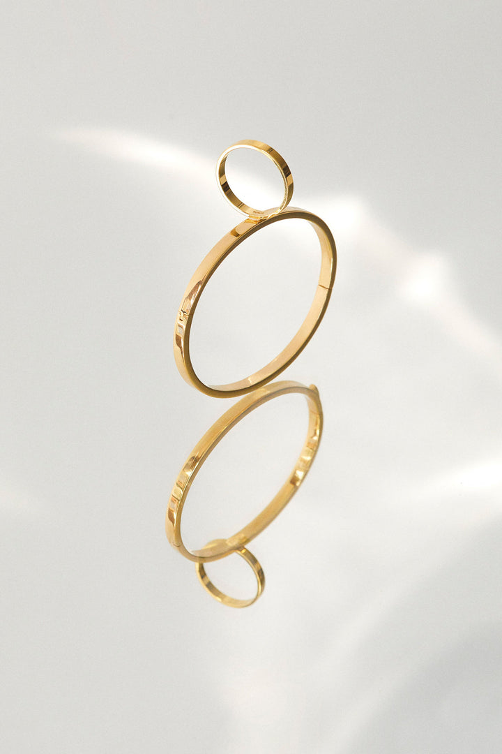 Essential 18K Gold Bangle