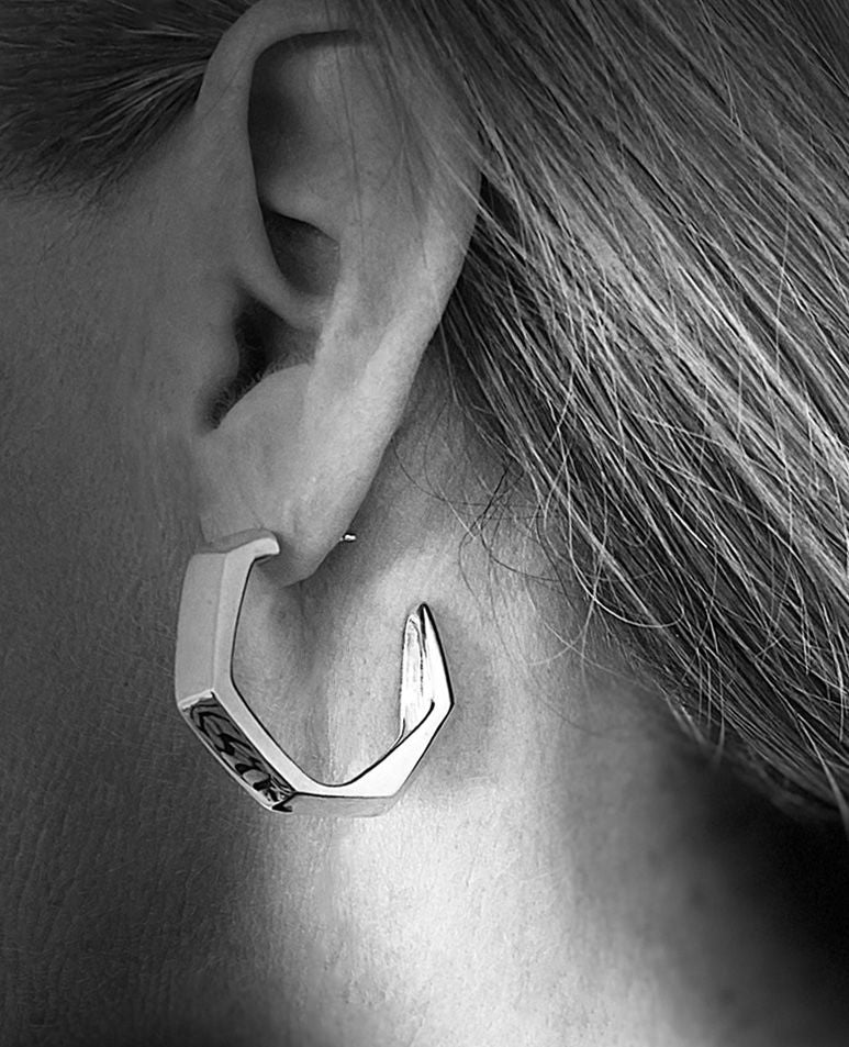 Asymmetric Store Sølv Hoops