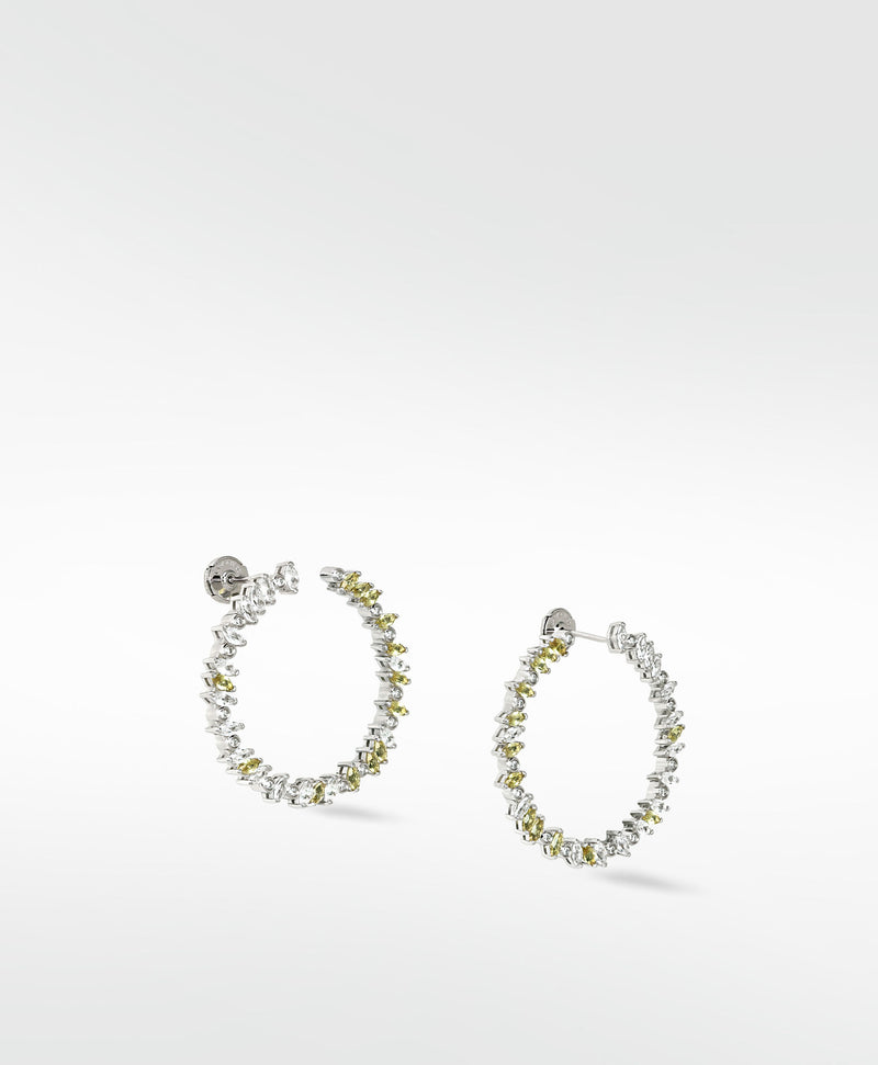 Rainbow Veto Daisy Silver Earring w. Lab-Grown Diamonds & Sapphiers