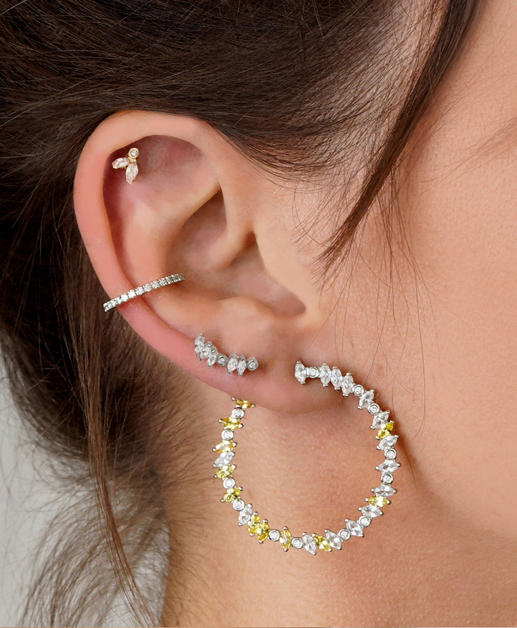 Rainbow Veto Daisy Silver Earring w. Lab-Grown Diamonds & Sapphiers