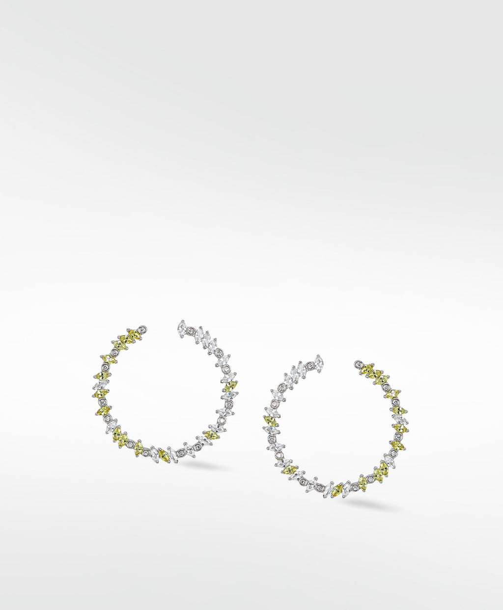 Rainbow Veto Daisy Silver Earring w. Lab-Grown Diamonds & Sapphiers
