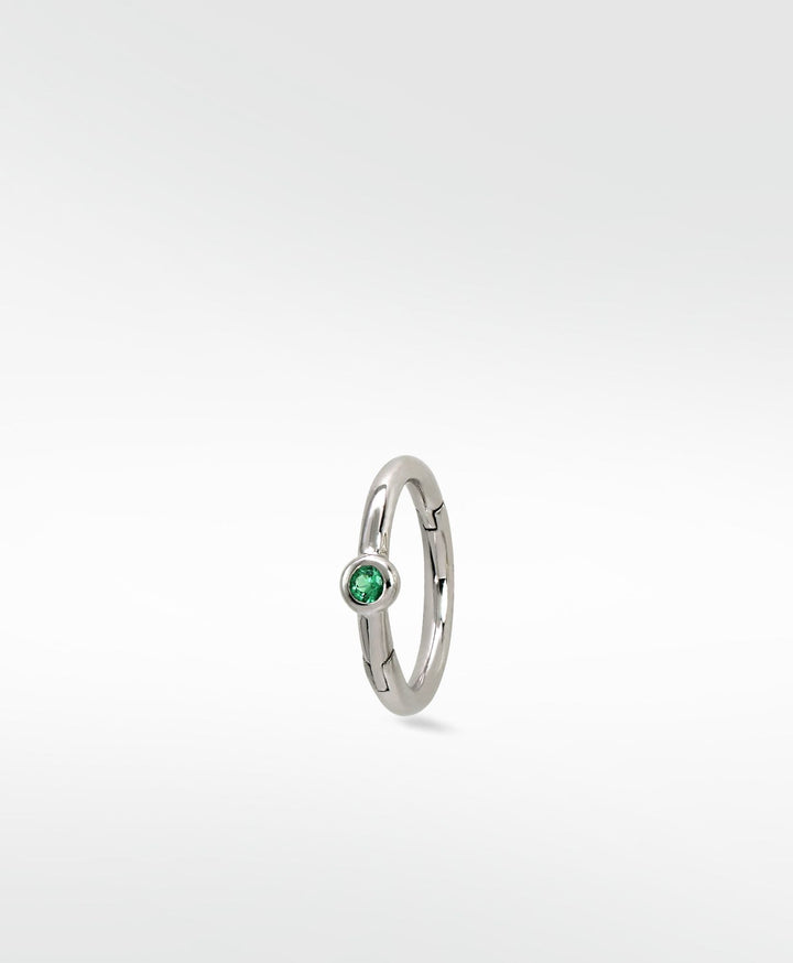 Simple Solitaire 14K Whitegold Earring w.  Emerald
