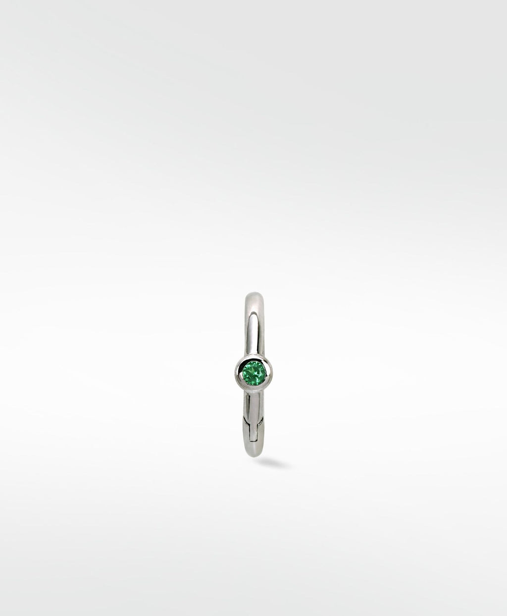 Simple Solitaire 14K Whitegold Earring w.  Emerald