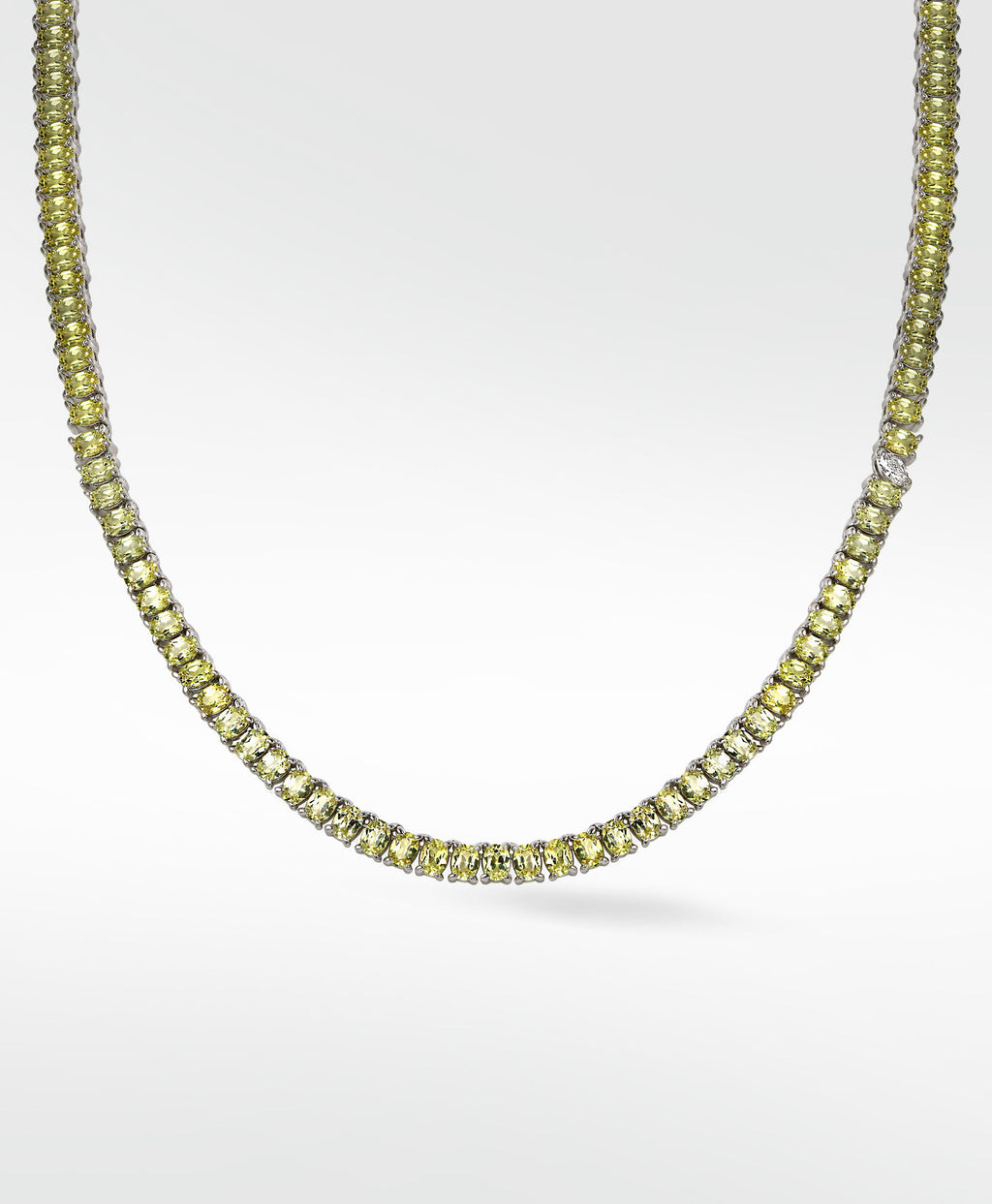 Veto Lux Oval 14k Gold Halskette w. Diamanten und Saphire im Laborgewachsen