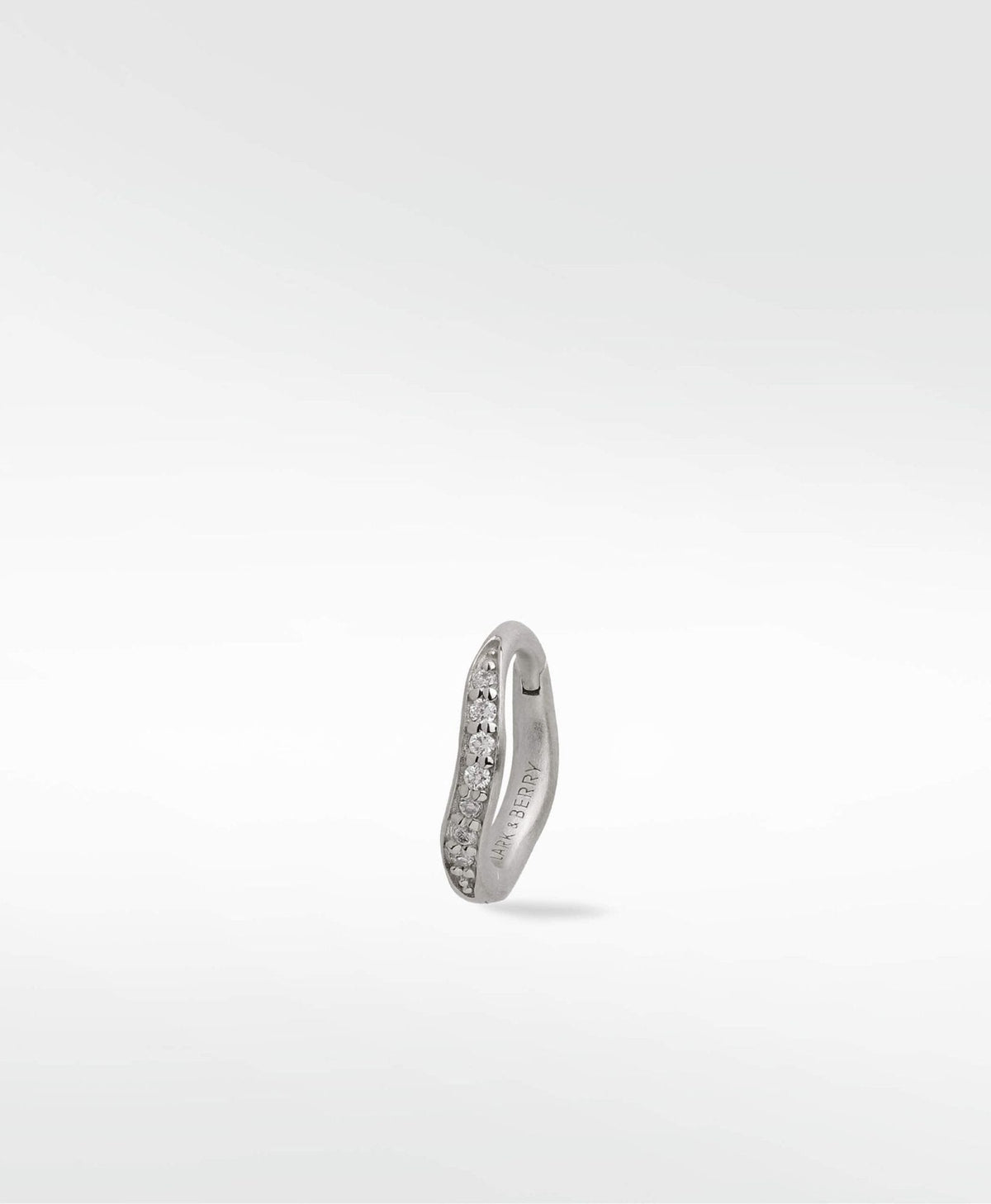 Dune Medium Brushed 14K Whitegold Earring w. Lab-Grown Diamonds
