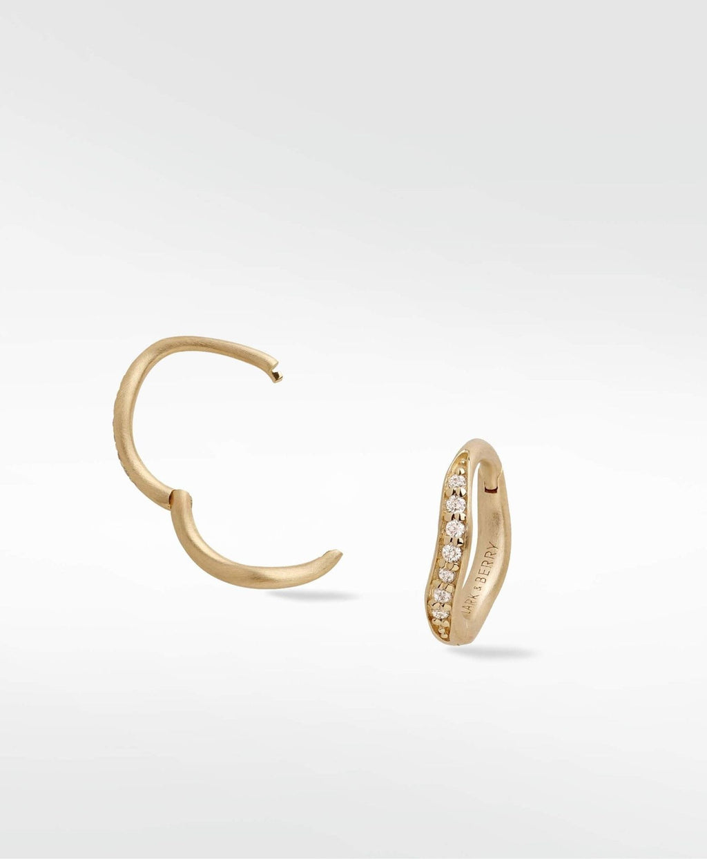 Dune Medium Brushed 14K Gold Earring w. Lab-Grown Diamonds