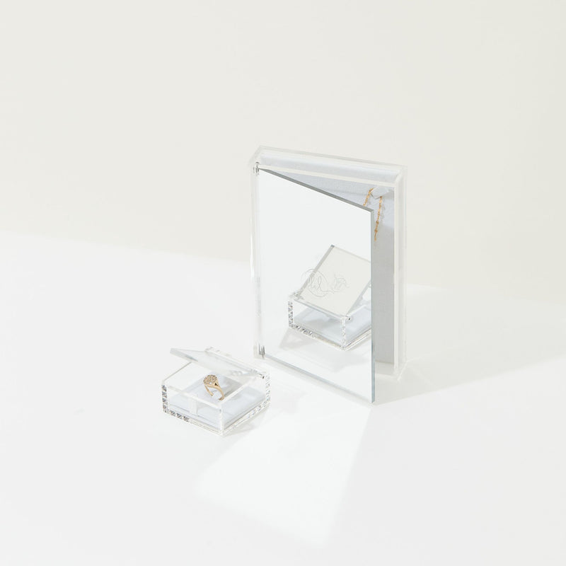 Moony 18K Gold Stud w. Diamonds