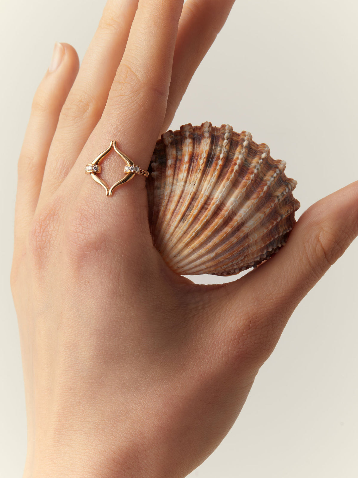 Eboris Link Paved 18K Gold Ring w. Diamonds