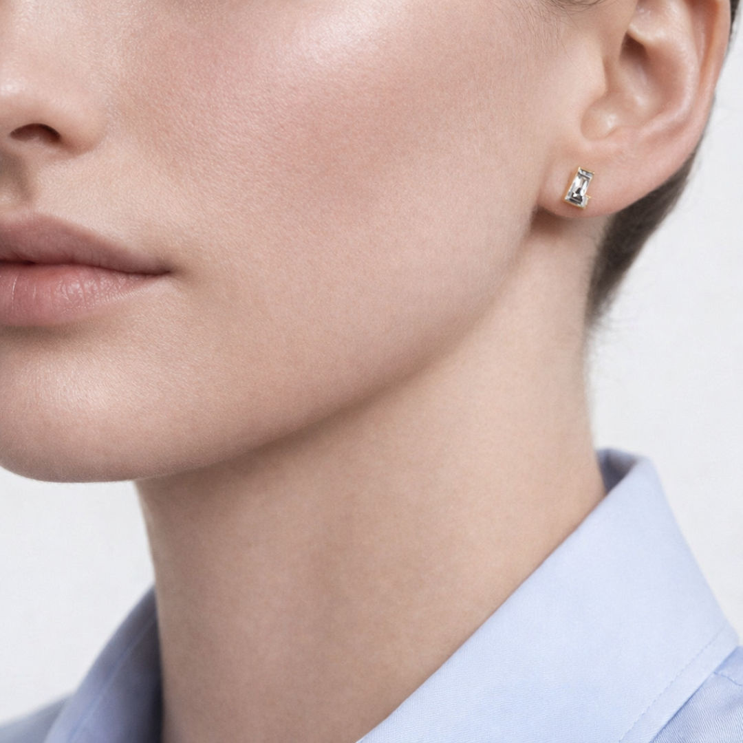Alphabet Initial L 18K Gold, Whitegold or Rosegold Stud Earrings w. Solitaire Lab-Grown Diamond