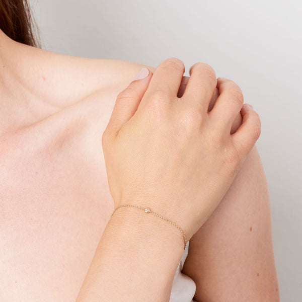 0.05 crt 14K Gold Bracelet w. Diamond