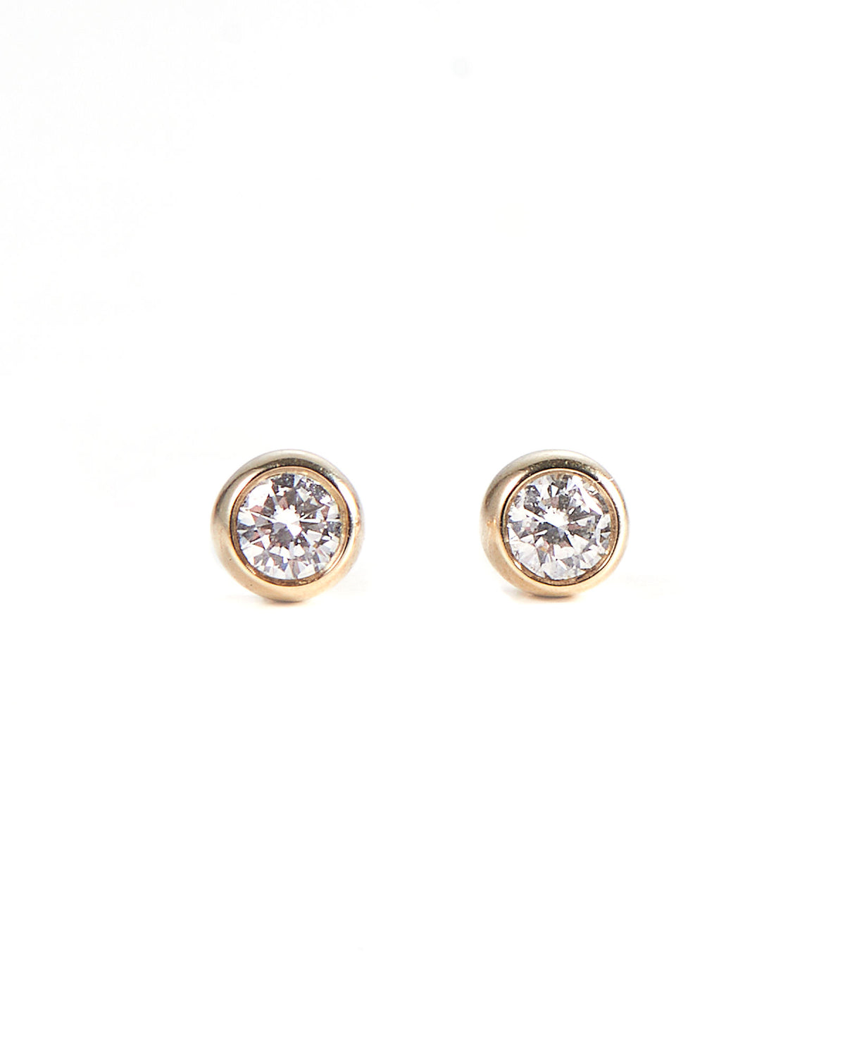 Solitaire 14K Gold Studs w. 0.10 ct Diamond