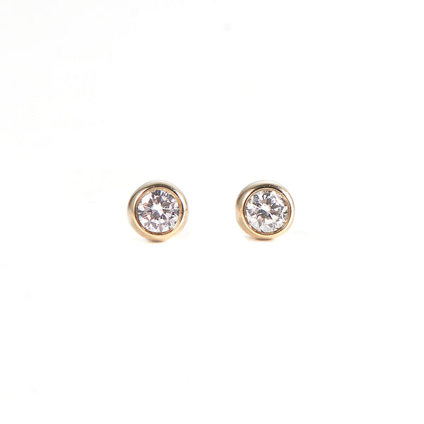 Solitaire 14K Gold Studs w. 0.10 ct Diamond