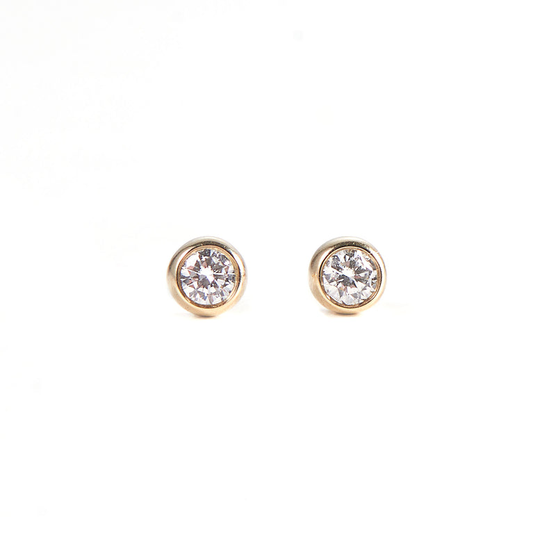 Solitaire 14K Gold Studs w. 0.10 ct Diamond