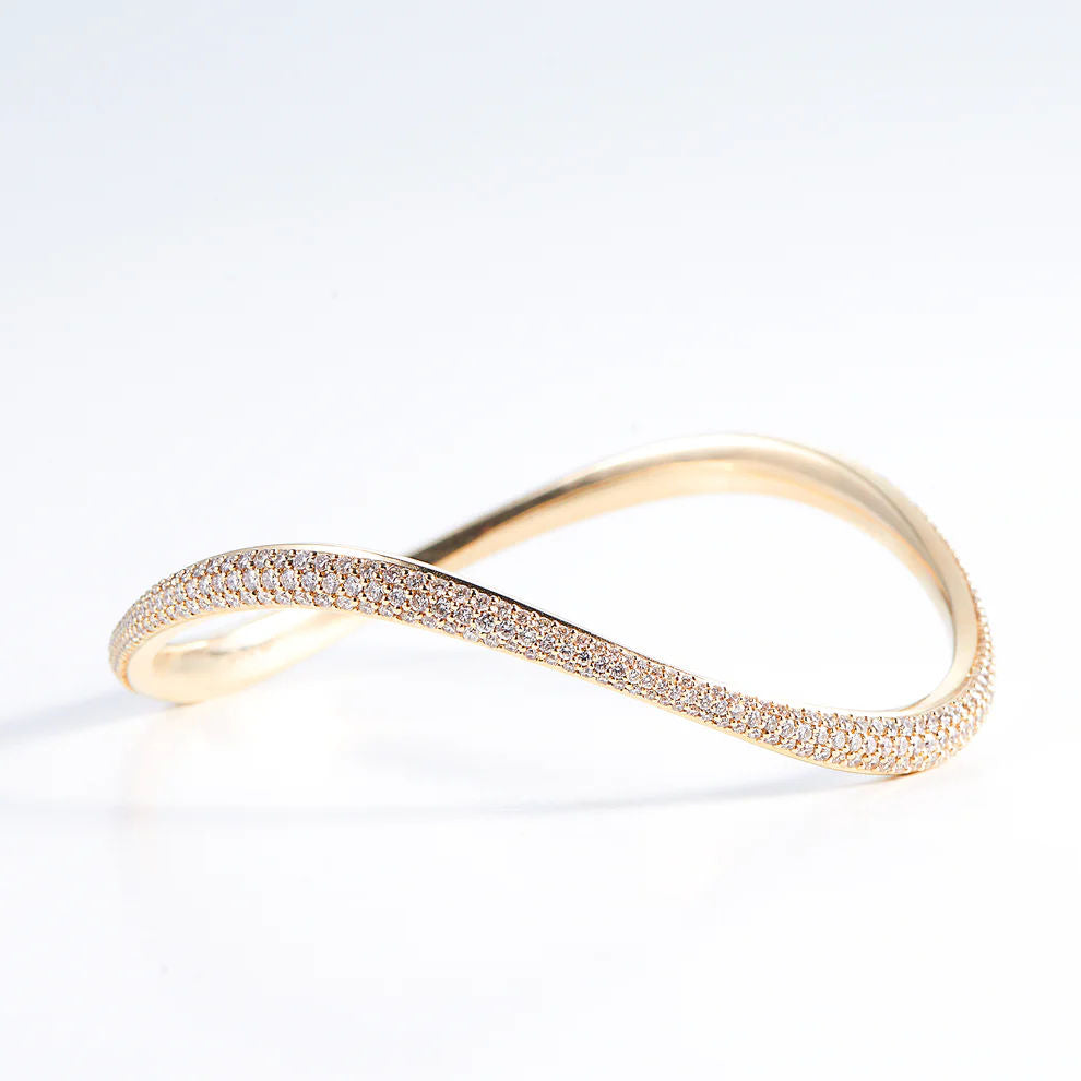 Graduating 14K Gold Bangle w. Diamonds