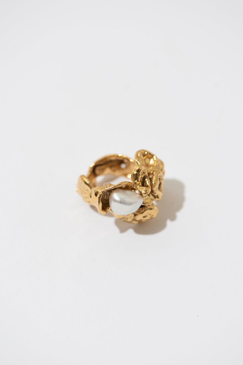 Les Meres | The Statement Extraordinaire Gold Plated Ring w. Pearls