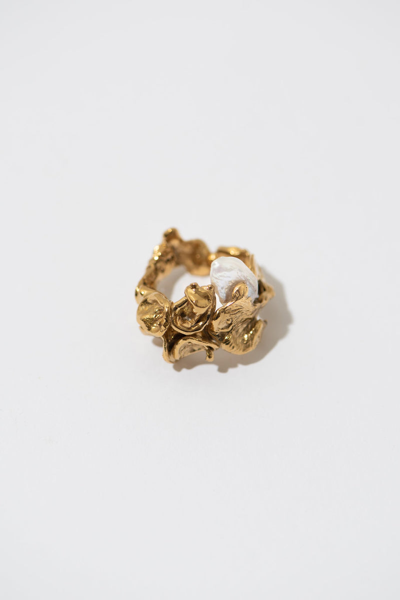 Les Meres | The Statement Extraordinaire Gold Plated Ring w. Pearls