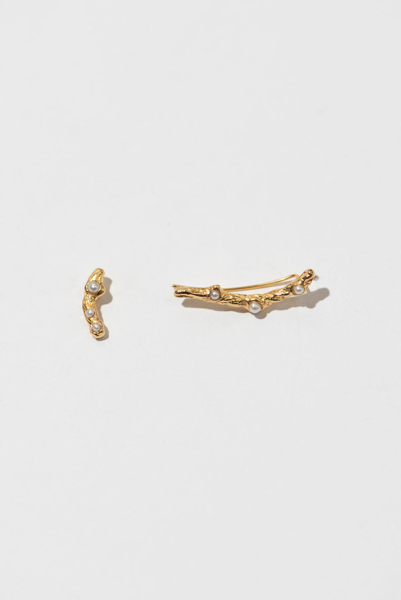 The Organic set 1 18K Gold Plated Studs w. Pearls