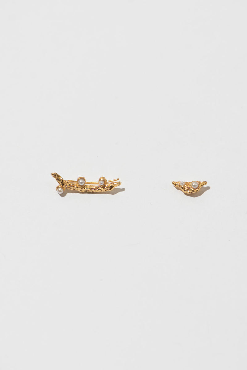 The Organic set 2 18K Gold Plated Studs w. Pearls