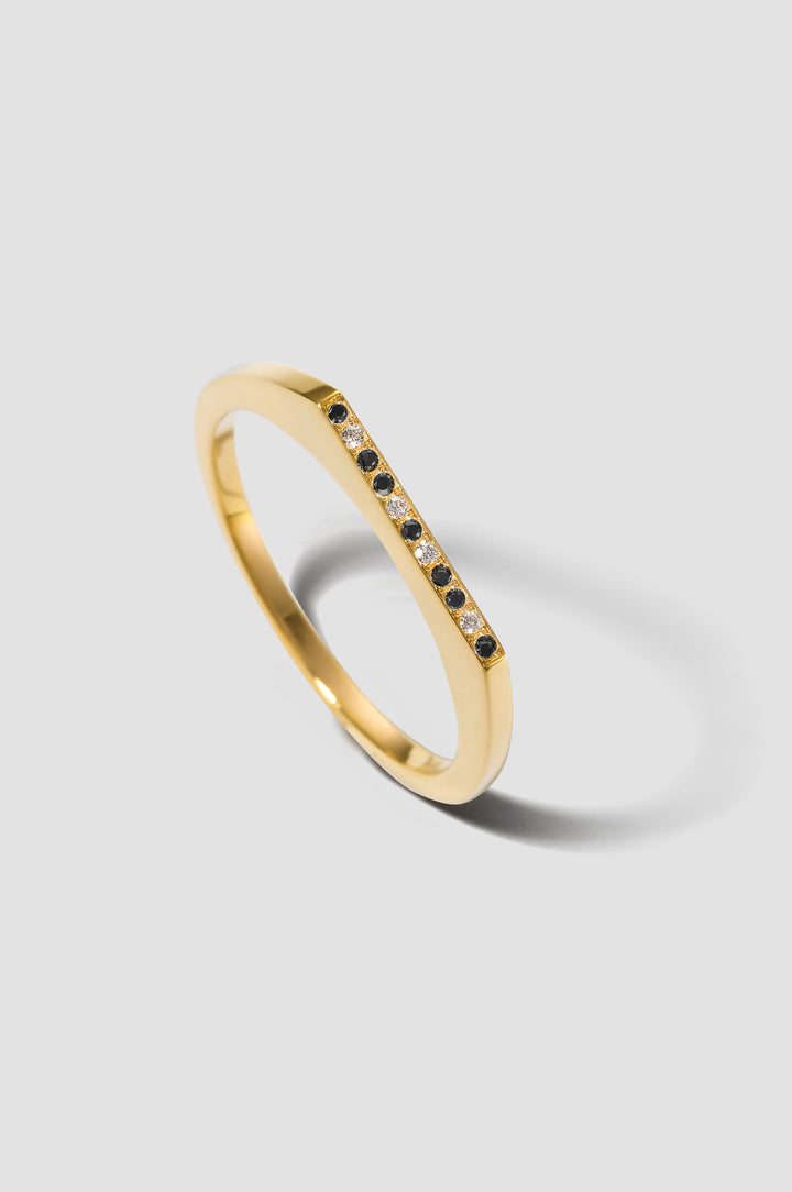 Anthology 23 18K Gold Ring w. Diamonds
